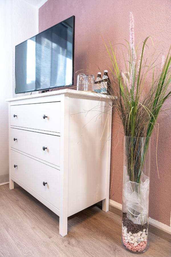 #2 Grosses Zimmer Mit Pool Und Garten 메밍겐 외부 사진